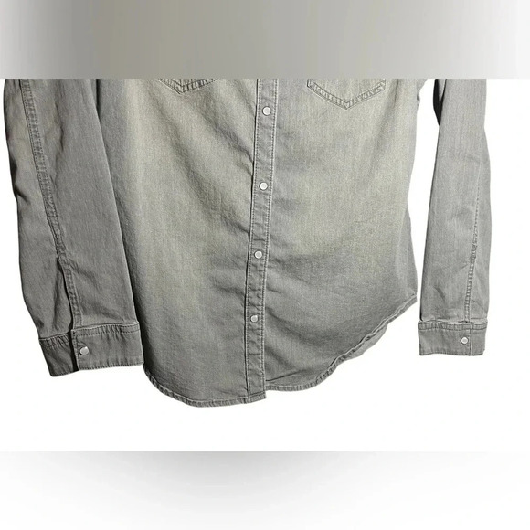 Button Up - Picture 5 of 7